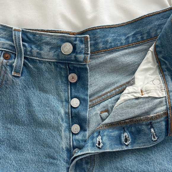Levi’s 501 Jean Shorts - Picture 3 of 10